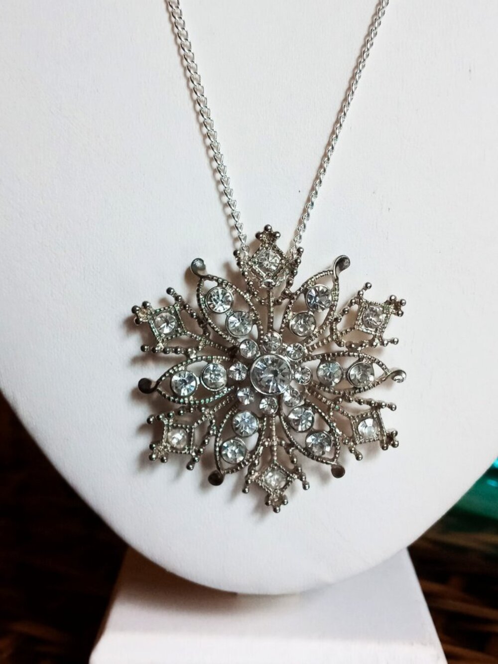 💎❄️Upcycled Icy Elegance: Statement Snowflake Crystal Pendant Necklace❄️💎 - Picture 16 of 16